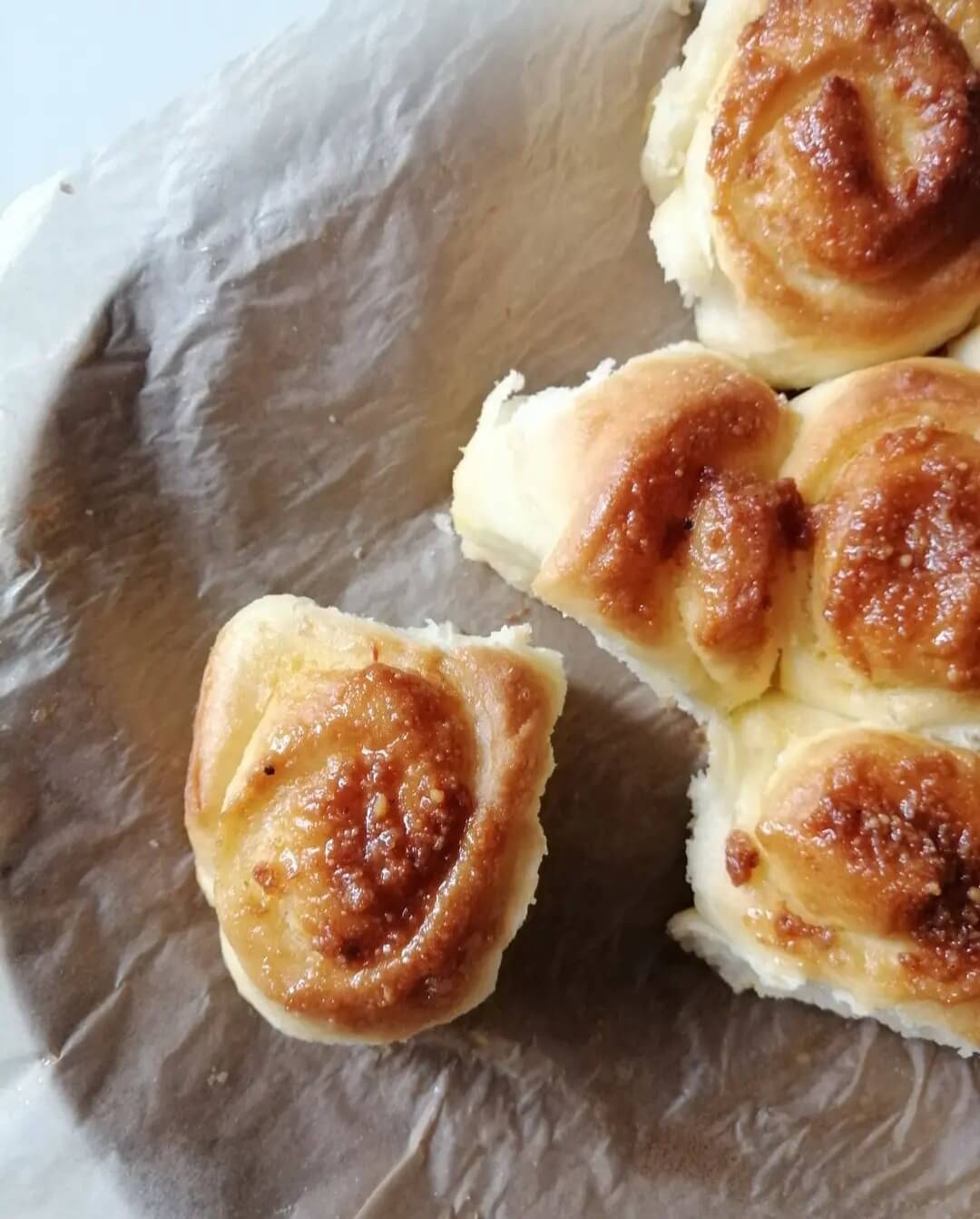 Puter pužići sa Nebesa pesto od sušenog paradajza 