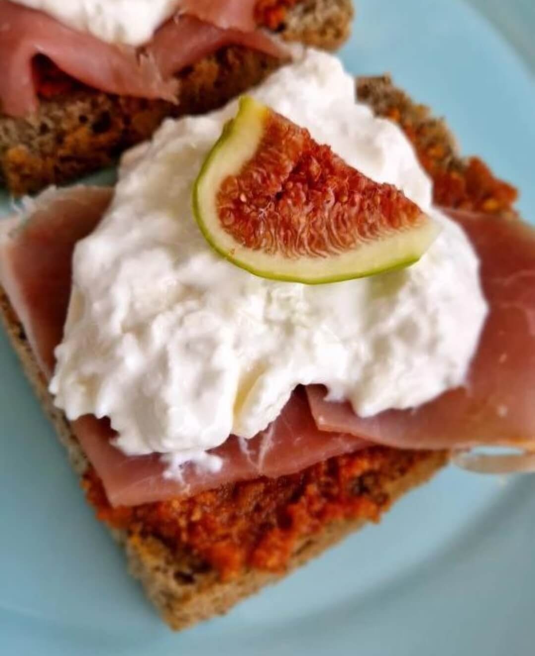 Sendvič sa Nebesa pesto od sušenog paradajza
